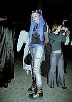 edge5_003.jpg 49 KB 426 x 600