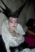 i_edge6_104.jpg 64,7 KB (401 x 600)