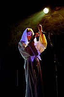 0903ava009.jpg 21 KB 332 x 500