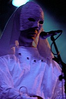 0903ava012.jpg 23 KB 332 x 500